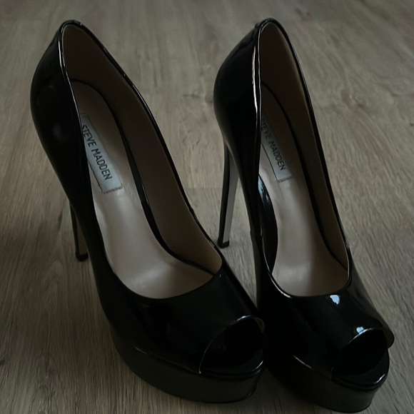 Steve Madden Shoes - Black Steve Madden platform heels peep toe US size 9 1/2